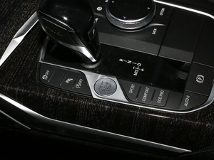 2020Ŀ 325Li M\b п؅^