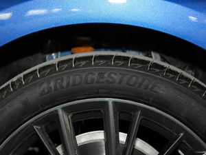 2020Ŀ 325i M\ҹb ݆̥Ʒ