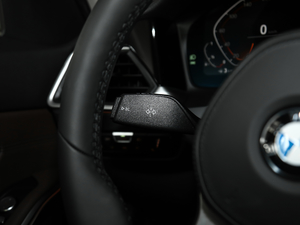 2020Ŀ 325i M\(yn)(dng)b п؅^(q)