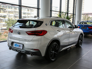 2020sDrive20i MԽҰb w^