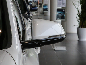 2020sDrive20i MԽҰb ҕR