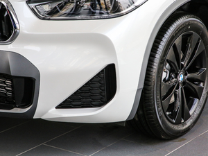 2020sDrive20i MԽҰb ^