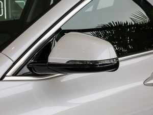 2020sDrive20i MԽҰb ^