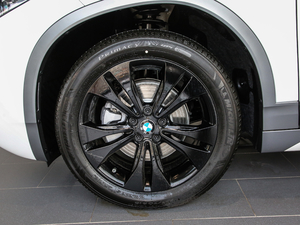 2020sDrive20i MԽҰb ݆Ȧ