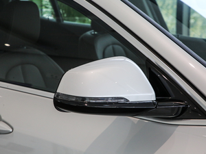 2020sDrive20i MԽҰb ^