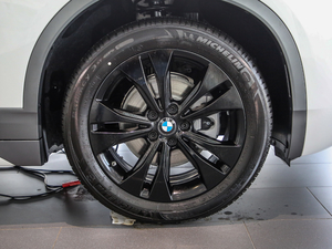 2020sDrive20i MԽҰb ^