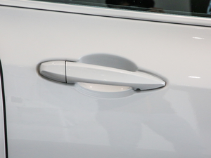 2020sDrive20i MԽҰb ^