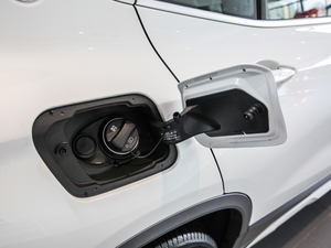 2020sDrive20i MԽҰb w