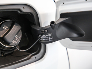 2020sDrive20i MԽҰb ^