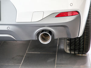 2020sDrive20i MԽҰb ^