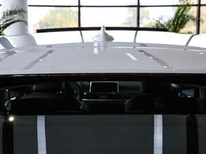 2020sDrive20i MԽҰb ^