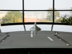 2020sDrive20i MԽҰb ^