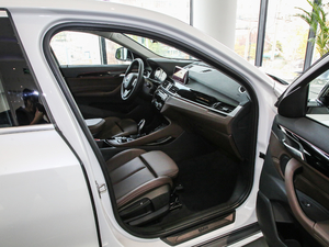 2020sDrive20i MԽҰb g