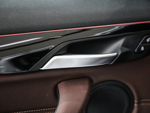 2020sDrive20i MԽҰb g