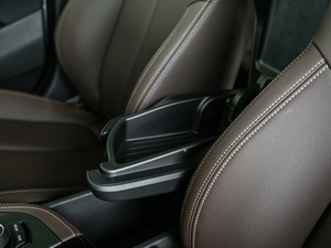 2020sDrive20i MԽҰb g