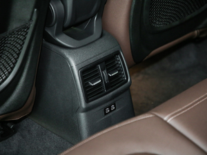 2020sDrive20i MԽҰb g