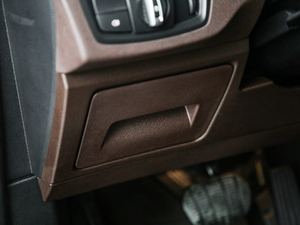 2020sDrive20i MԽҰb п؅^