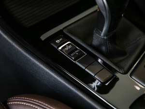 2020sDrive20i MԽҰb п؅^