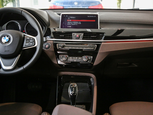 2020sDrive20i MԽҰb п_