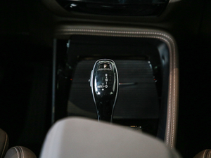 2020sDrive20i MԽҰb п؅^(q)