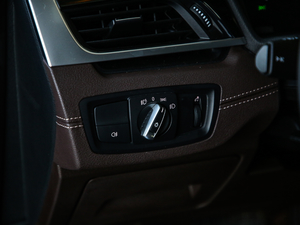 2020sDrive25i I(lng)MԽҰb п؅^(q)