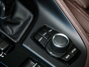 2020sDrive25i I(lng)MԽҰb п؅^(q)