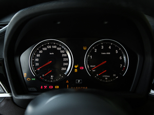 2020款sDrive25i 领先型M越野套装 仪表