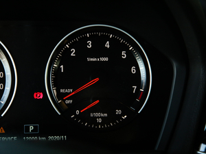 2020sDrive25i I(lng)MԽҰb п؅^(q)