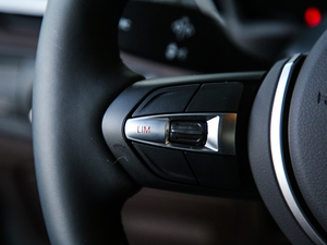 2020sDrive25i I(lng)MԽҰb п؅^(q)