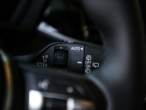 2020sDrive25i IMԽҰb п؅^