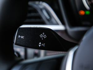 2020sDrive25i IMԽҰb п؅^