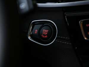 2020sDrive25i IMԽҰb п؅^