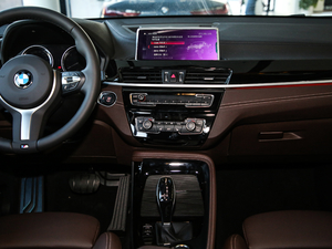 2020款sDrive25i 领先型M越野套装 中控台