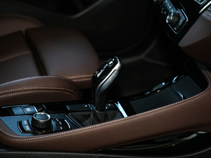 2020sDrive25i IMԽҰb п؅^