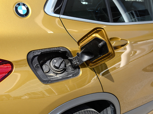 2020sDrive25i MԽҰb w