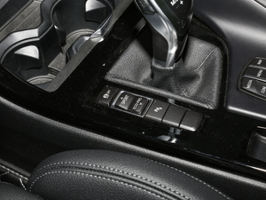 2020sDrive25i MԽҰb п؅^