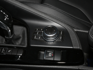 2020sDrive25i MԽҰb {