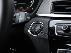 2020sDrive25i MԽҰb п؅^