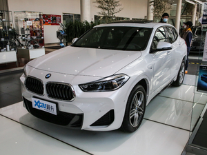 2020款sDrive25i 尊享型M越野套装 左前45度