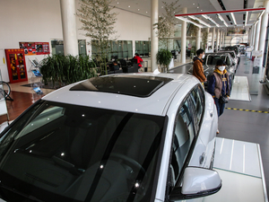 2020sDrive25i MԽҰb ܇