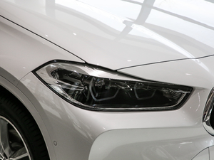 2020sDrive25i MԽҰb ^