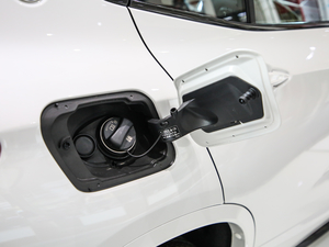 2020sDrive25i MԽҰb w