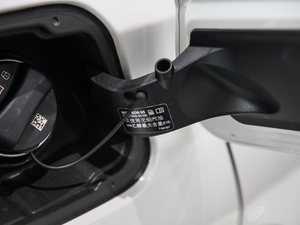 2020sDrive25i MԽҰb ^