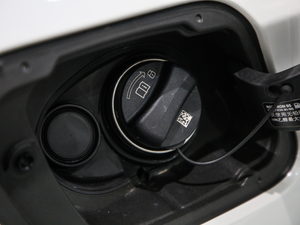 2020sDrive25i MԽҰb ^