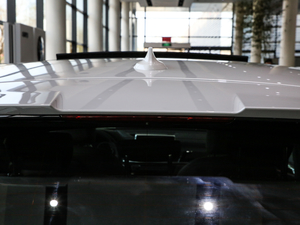 2020sDrive25i MԽҰb ^