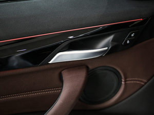 2020sDrive25i MԽҰb g