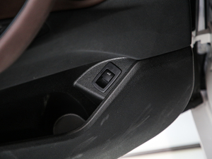 2020sDrive25i MԽҰb g