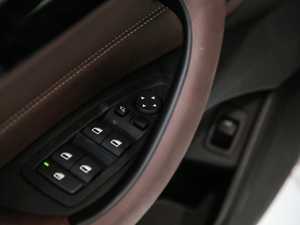 2020sDrive25i MԽҰb g