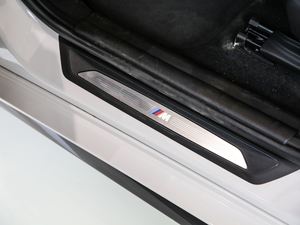 2020sDrive25i MԽҰb g