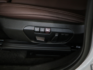 2020sDrive25i MԽҰb {{